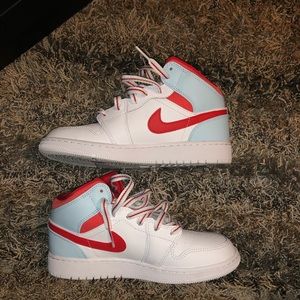 Jordan retro 1’s Mid